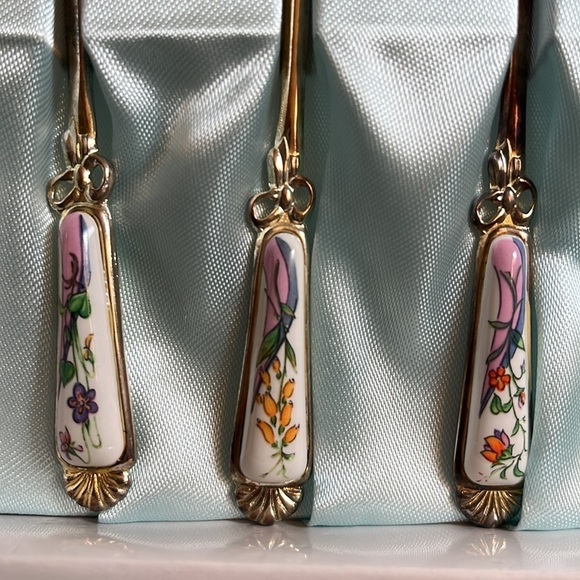 Grosvenor International Collection Silver Floral Spoon Collection - Picture 7 of 11
